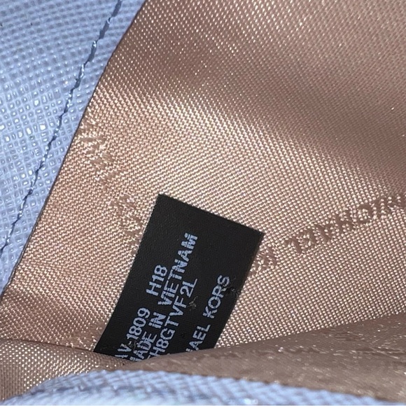 Michael Kors Pale Periwinkle Saffiano Leather Wallet NWOT Q - Picture 10 of 10